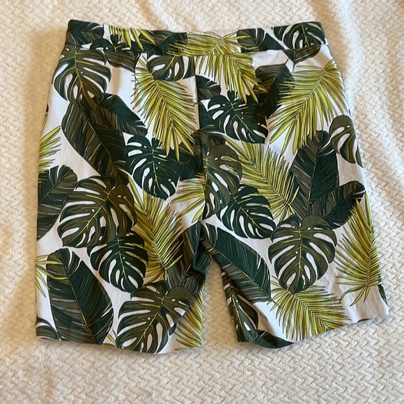 Time and Tru Womens Tropical Leaf Patterned Bermuda Shorts Size Large (12-14) - Picture 5 of 7